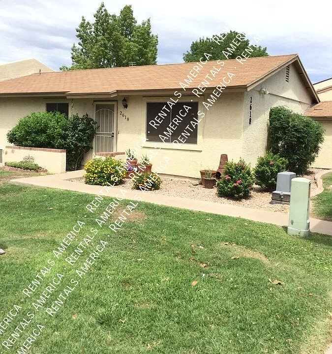 2618 E Oakleaf Dr