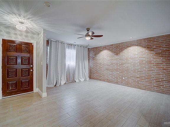 2nd image of 716 W Daffodil Ave