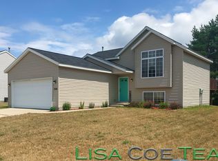 750 Pine Ridge Dr, Belding, MI 48809