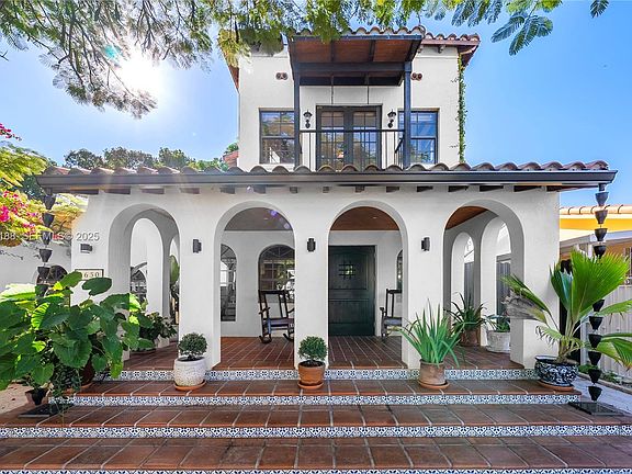 3rd image of 1650 SW 16th St