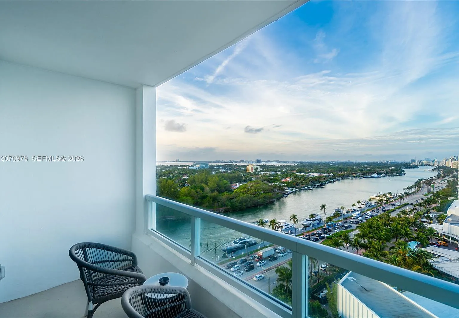 Fontainebleau Ii Condo — Photo 1