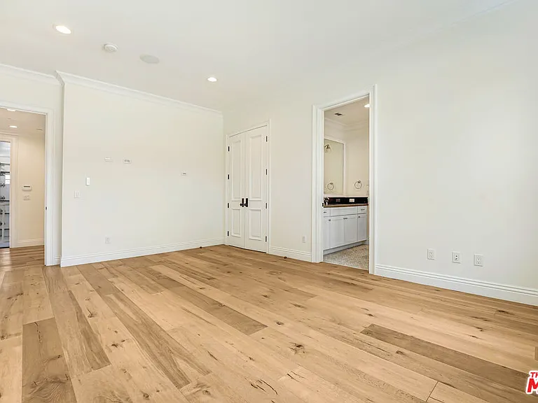 11540 Clover Ave — Photo 19