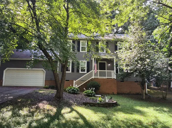 7900 Flag Tail Dr, Midlothian, VA 23112
