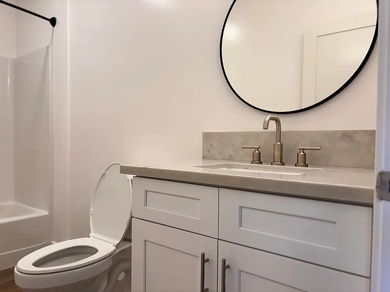1316 E Grand Ave #104 — Photo 35