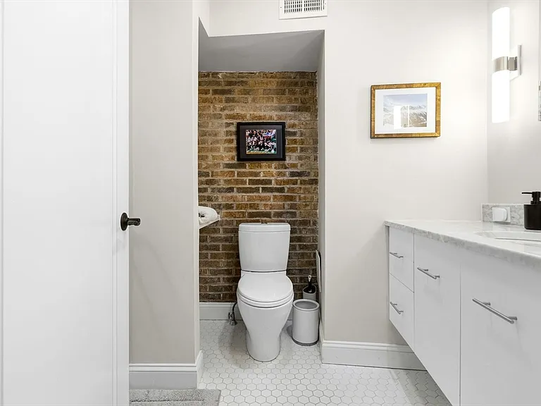 159 Salem St #4 — Photo 8