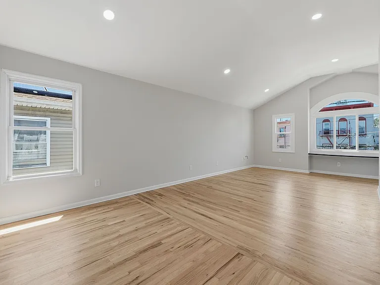 130 3rd St #2 — Photo 3