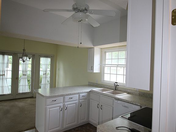 4th image of 173 Carriage Ct