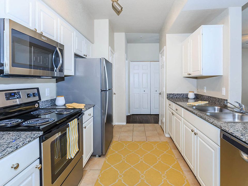 2b2 Renovated 1141 SQFT 2 Bed 2 Bath