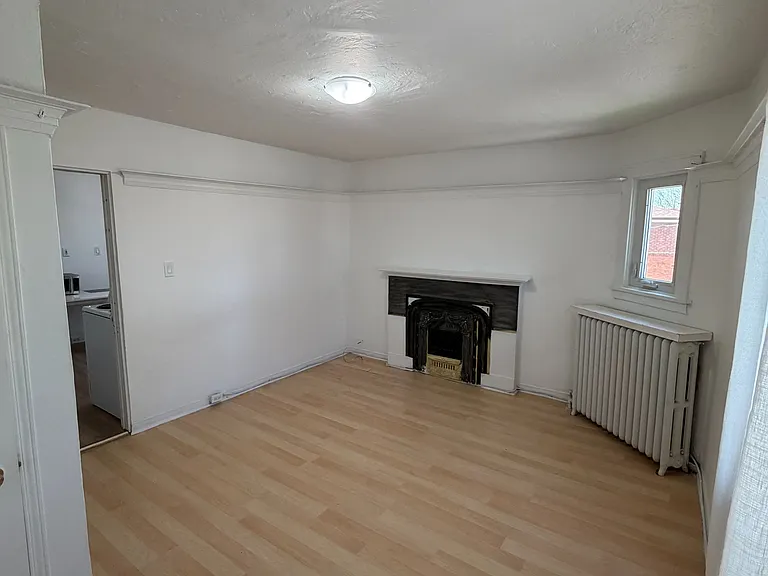214 Earlscourt Ave — Photo 6