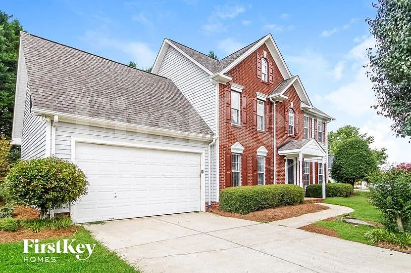 4 bed, 2.5 bath, 1960 sqft, $2,270 — Photo 1
