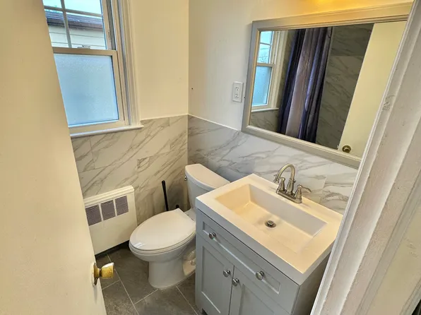 68 Shipherd Ave APT 2, Lynbrook, NY 11563