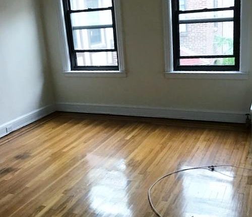 5th image of 18910 37th Ave #10H