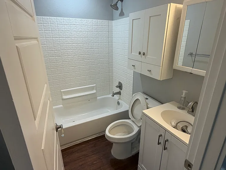 400 Centre St #102 — Photo 8