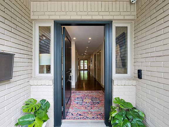 3rd image of 9261 Meadowglen Dr