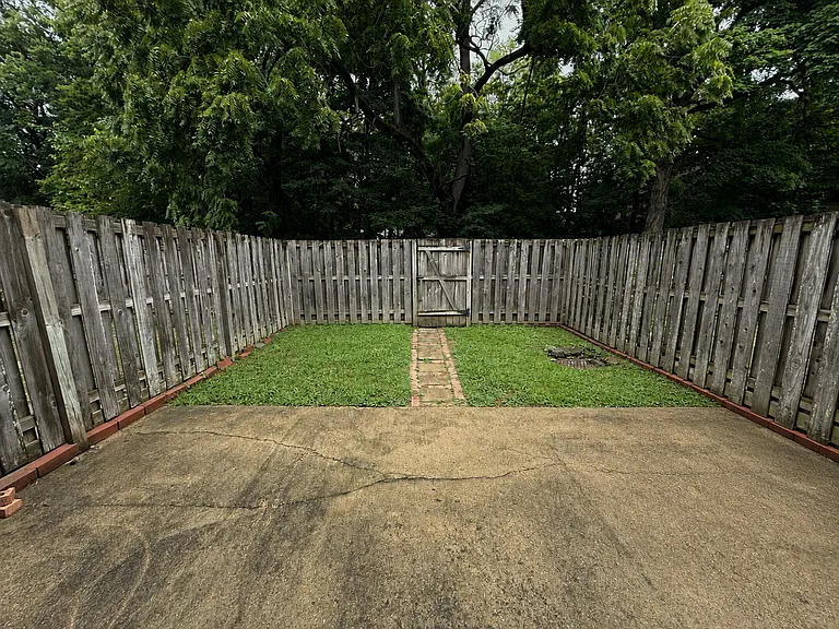 601 E Washington St #8 — Photo 15