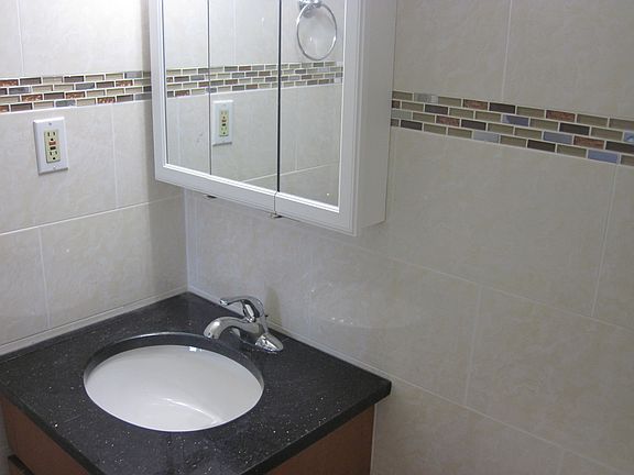2nd image of 1067 Dekalb Ave #2