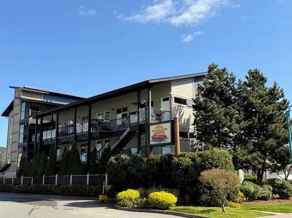 5604 Inlet Ave #206, Sechelt, BC V7Z 0H7