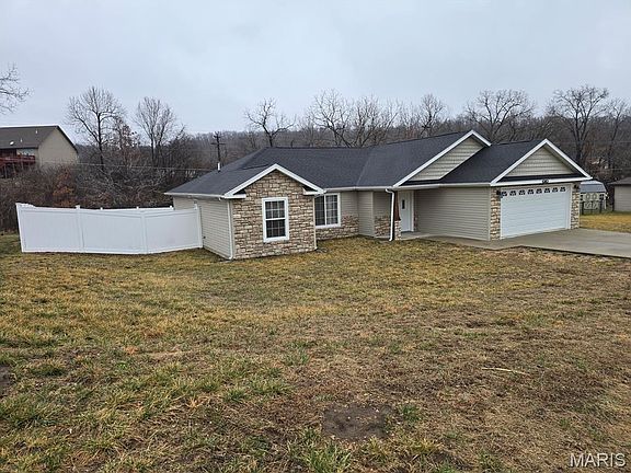 2nd image of 220 Ridgeview Dr