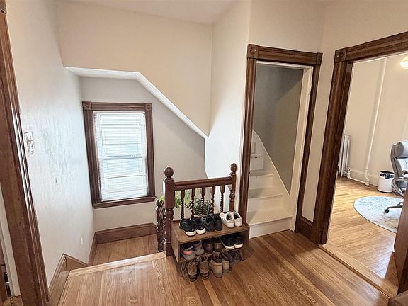 5th image of 34 Preston Rd #2