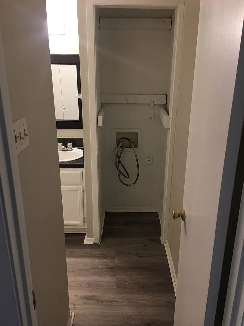 Fabulously maintained condo with beautiful surrounding — Photo 4