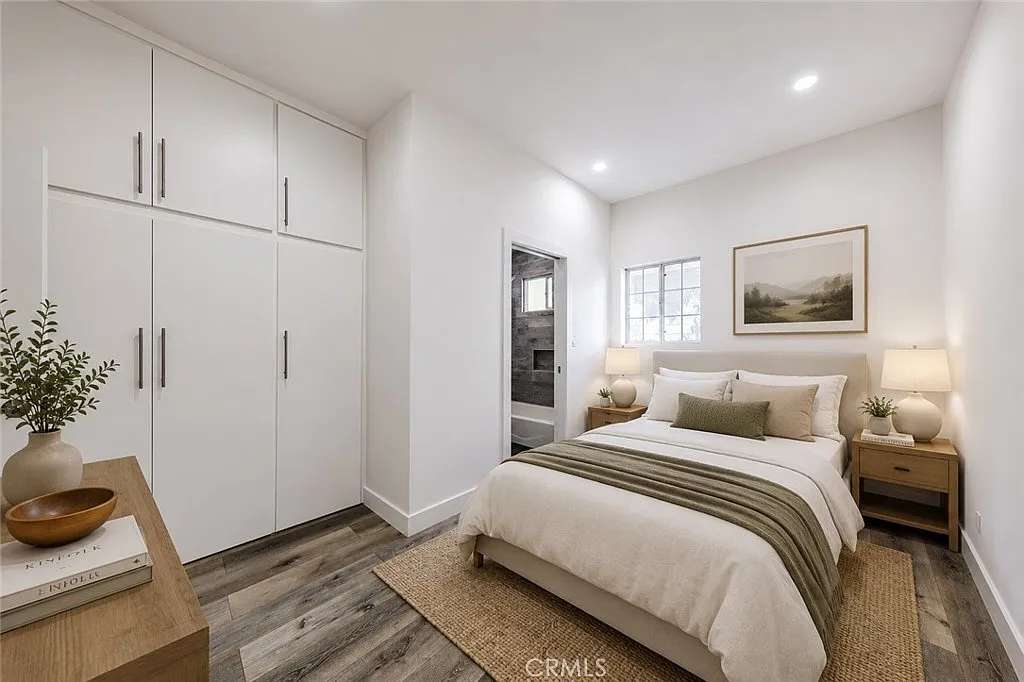 2 bed, 1.5 bath, 800 sqft, $2,995 — Photo 2