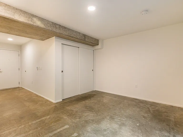 722 E Pike St — Photo 79