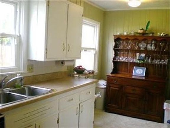 2nd image of 1827 Kingsley Ave