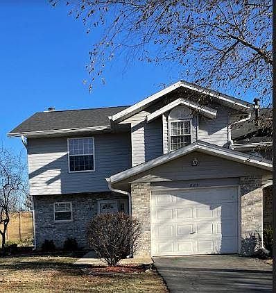 Front of House / 1 Car Garage / Huge Driveway