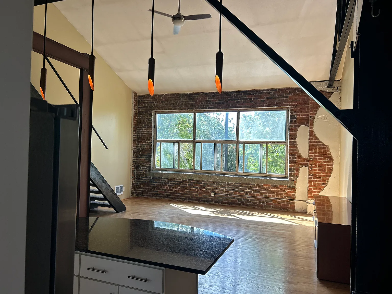 1 bed, 835 sqft, $2,100 — Photo 1