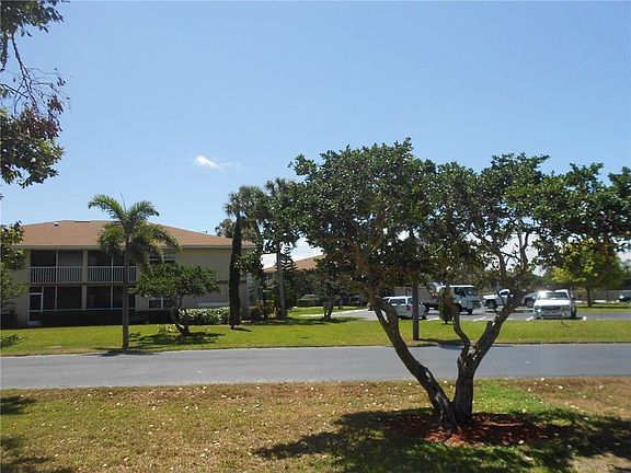 4th image of 1537 SE Royal Green Cir #204