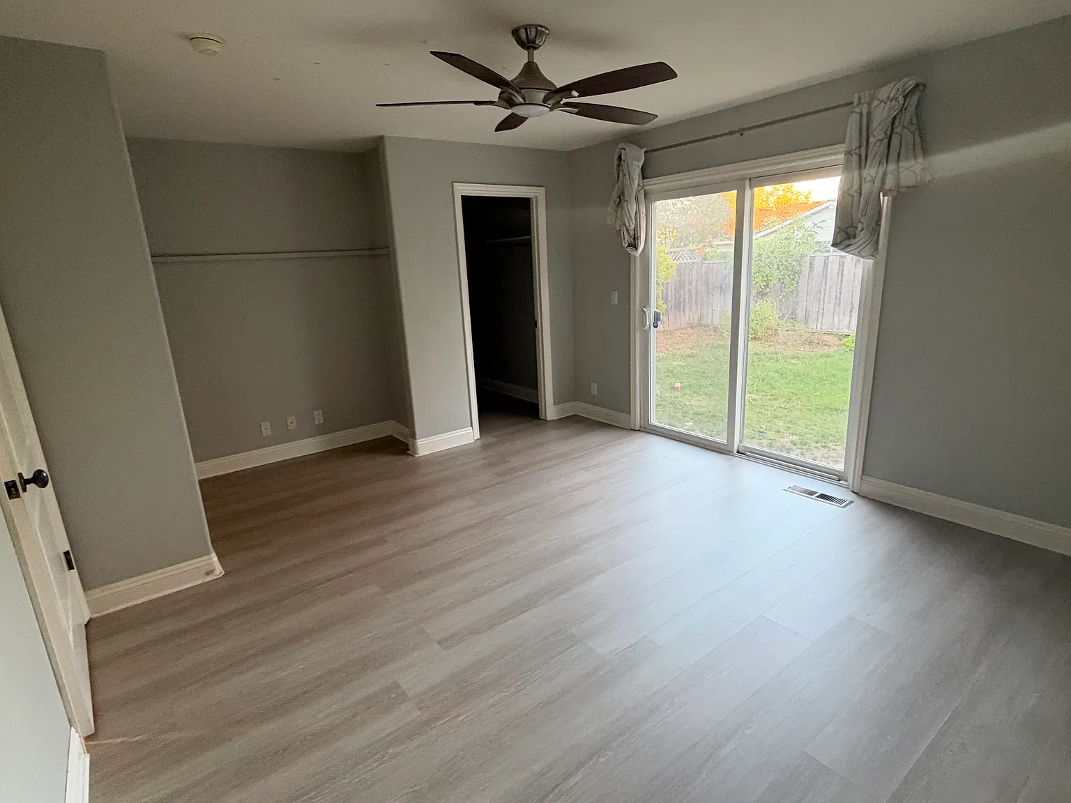4 bed, 2484 sqft, $6,998 — Photo 3