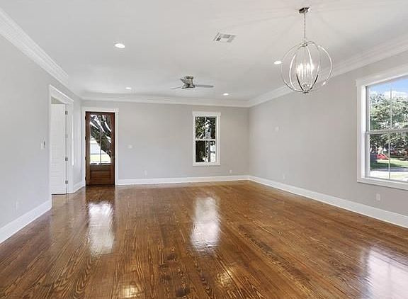 4th image of 1710 Burbank Dr