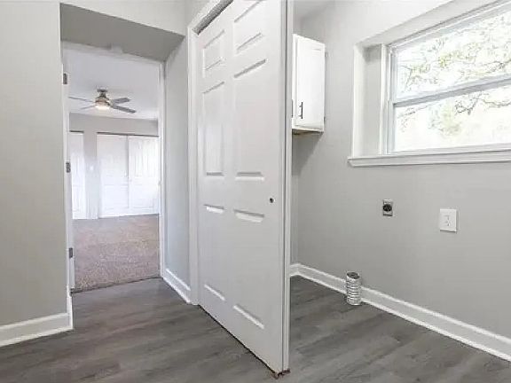 5th image of 204 E 99th St