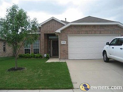 Beautiful 3/2/2 home with upgrades!!