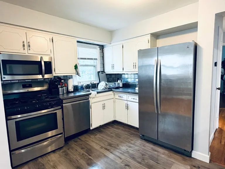 Updated kitchen with Stainless Steel appliances