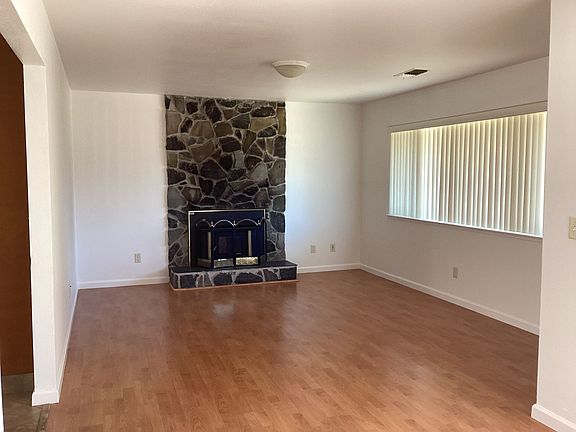 3rd image of 1786 Reinelt Ave APT 1