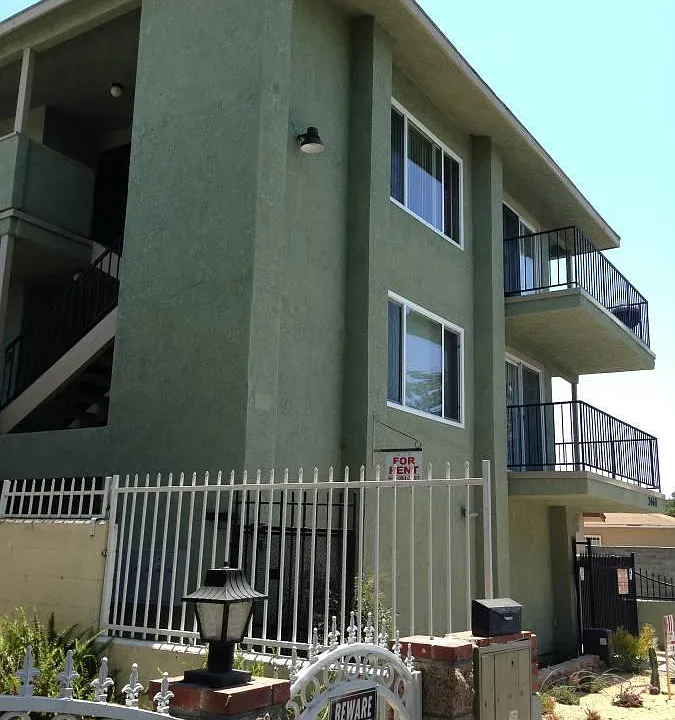 2460 Linden Ave #204