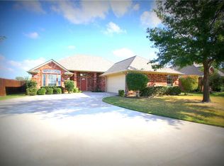 1007 Jerry St, Aubrey, TX 76227