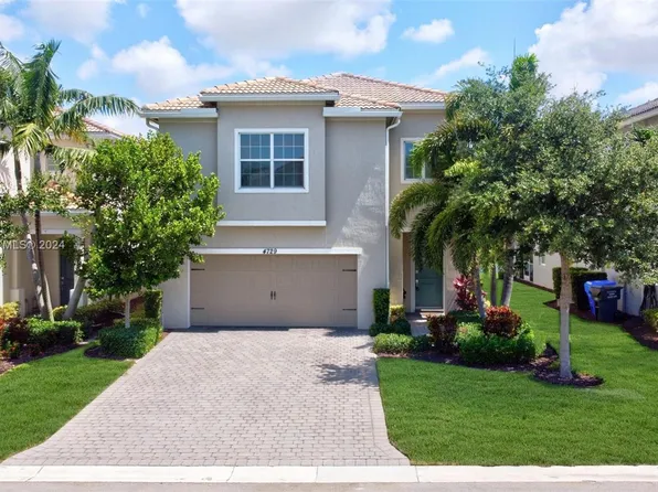 4729 Greenway Dr, Hollywood, FL 33021