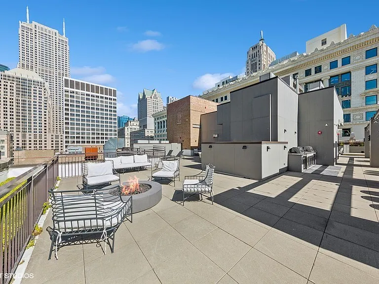 330 S. Wells St — Photo 16