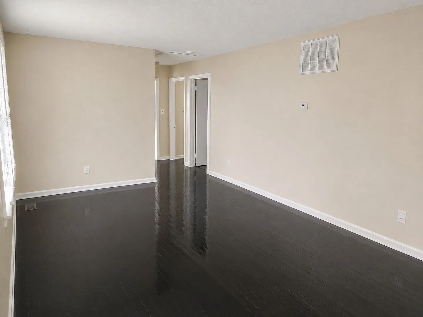 3 bedroom/ 1 bathroom- Greenwood Farms — Photo 3