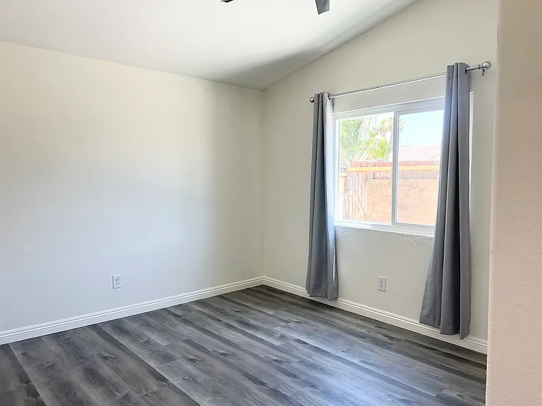 1084 E Evans St — Photo 19