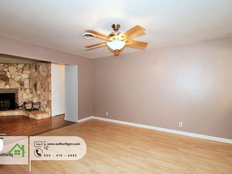 4548 Pensacola St — Photo 16
