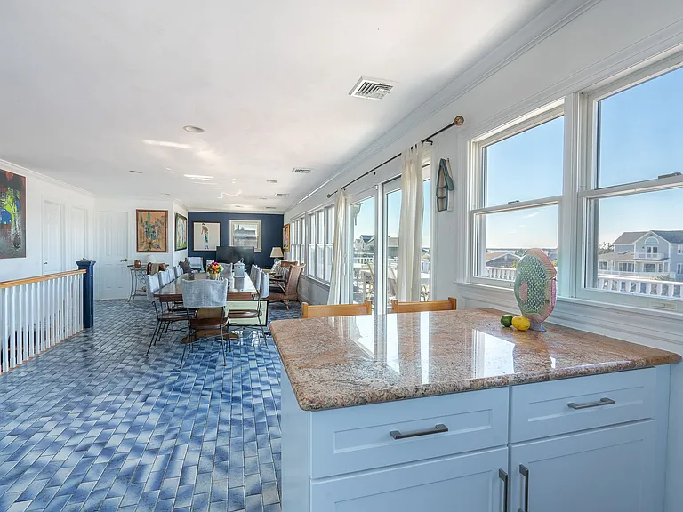 806 Dune Rd — Photo 3