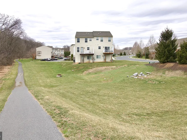 633 Keswick Ct — Photo 7