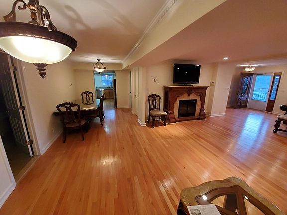 5th image of 27 Bonaventure Ave