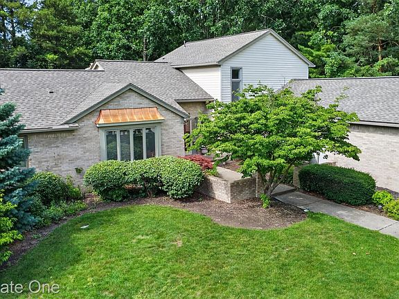 4th image of 3400 Wedgewood Dr