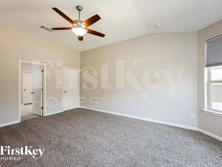 2207 Tiptop Ln — Photo 8