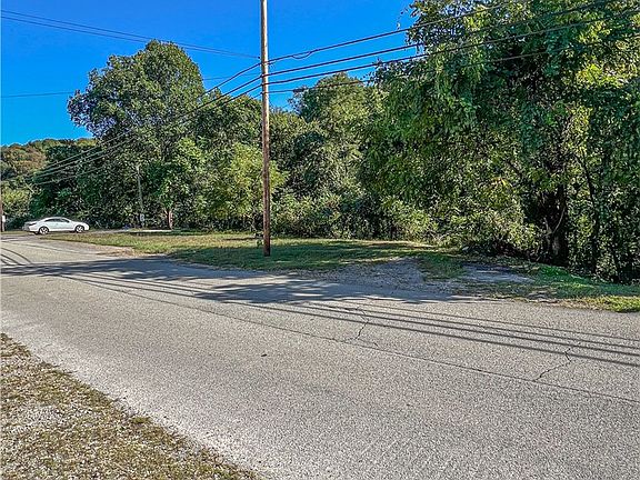 5th image of 225 Lynn Rd