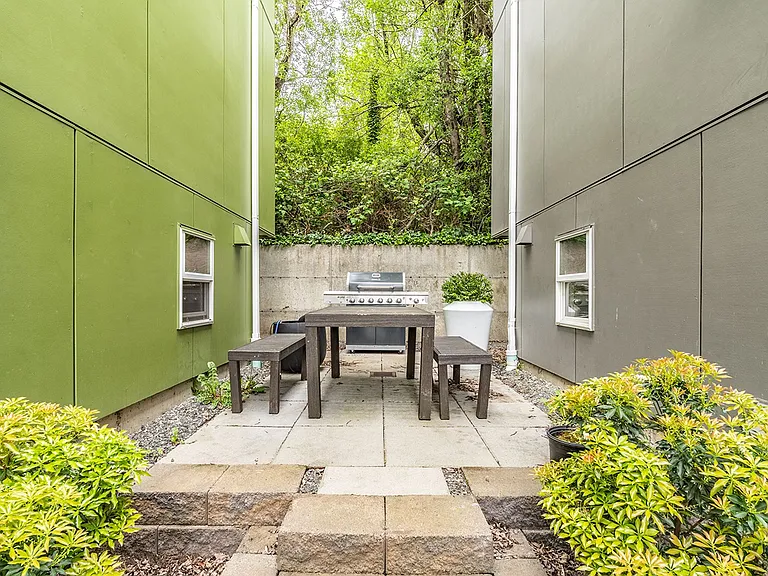 Elegant, Efficient Studios in Beautiful Delridge! — Photo 9